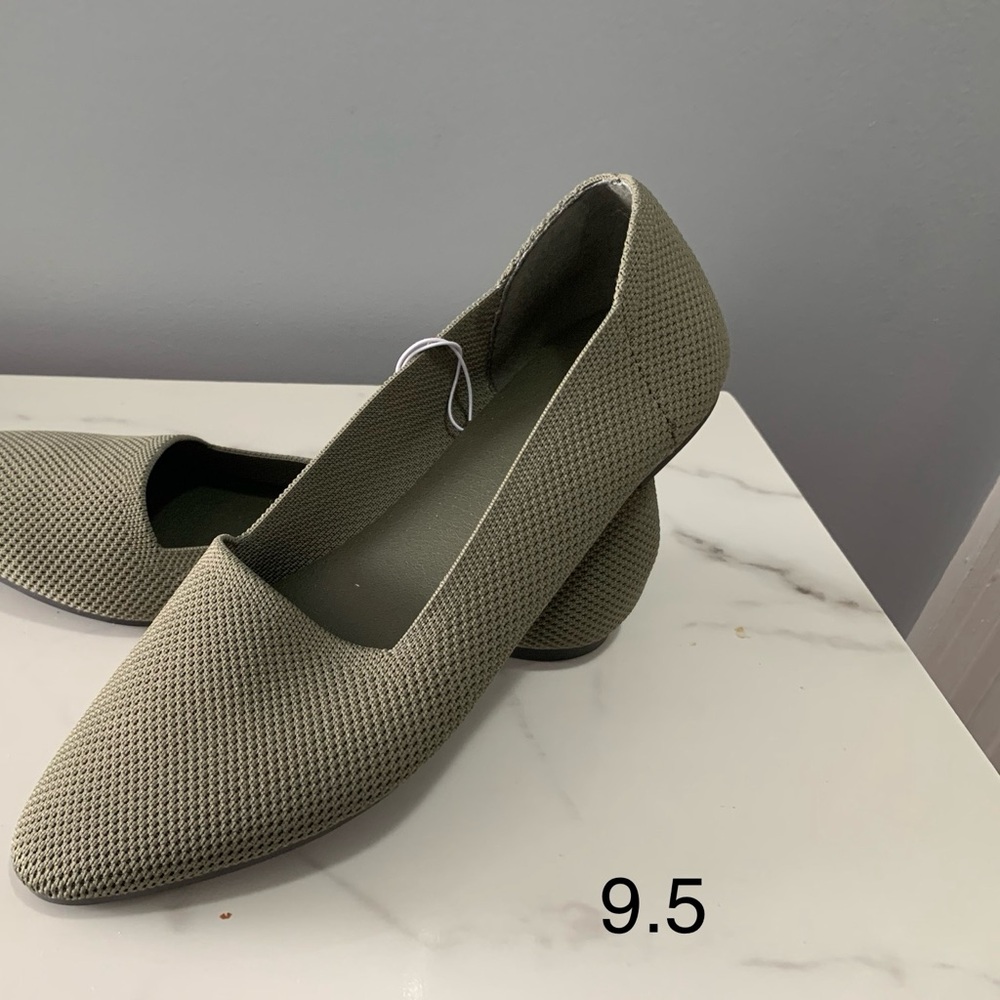 Indigo rd Olive Green Women's Flats 9.5